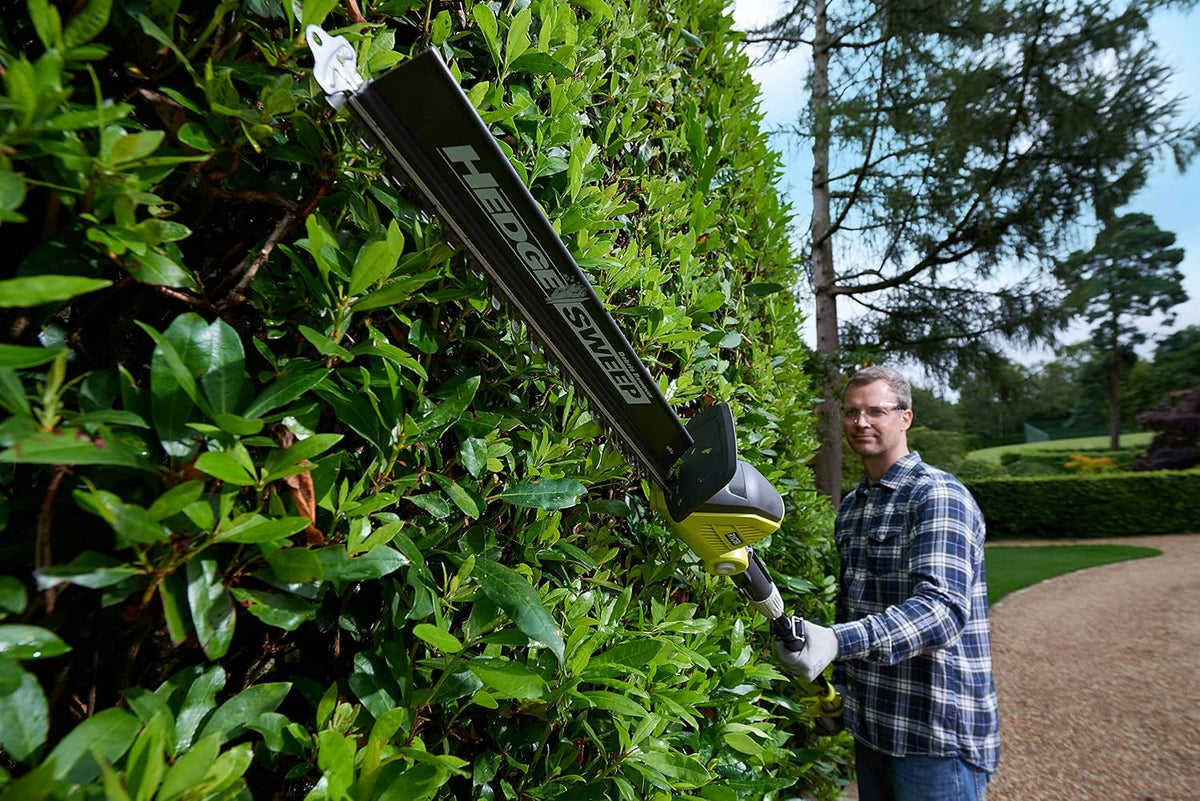 RYOBI - Cortasetos con Pértiga Sin Cable 18V One+ - Cuchillas 45cm - Trabajos de Largo Alcance - Se Entrega con 1 Funda, 1 Arnés, 1 Extensión - OPT1845 - Sin Batería ni Cargador
