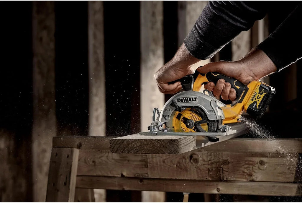 DeWalt - Sierra Circular sin escobilla XR 12V 140mm sin cargador/batería