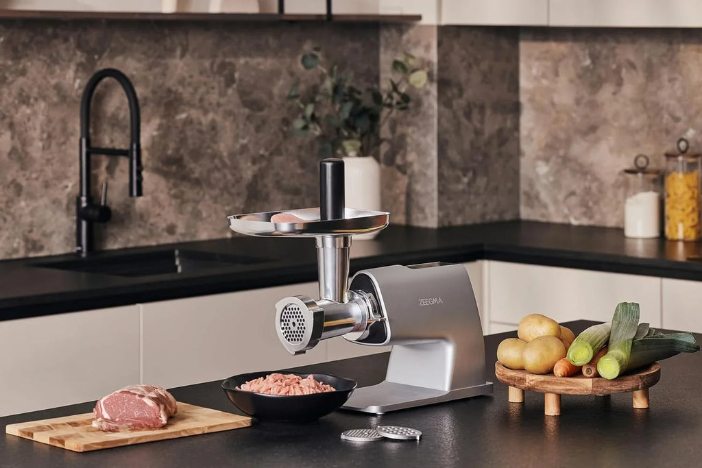 ZEEGMA MOLEN MASTER Máquina Eléctrica para Moler Carne, Potencia de 2500 W, 3 Discos de Acero Inoxidable, Accesorio para Embutidos, Rallador, Función Reversa, Pantalla Táctil