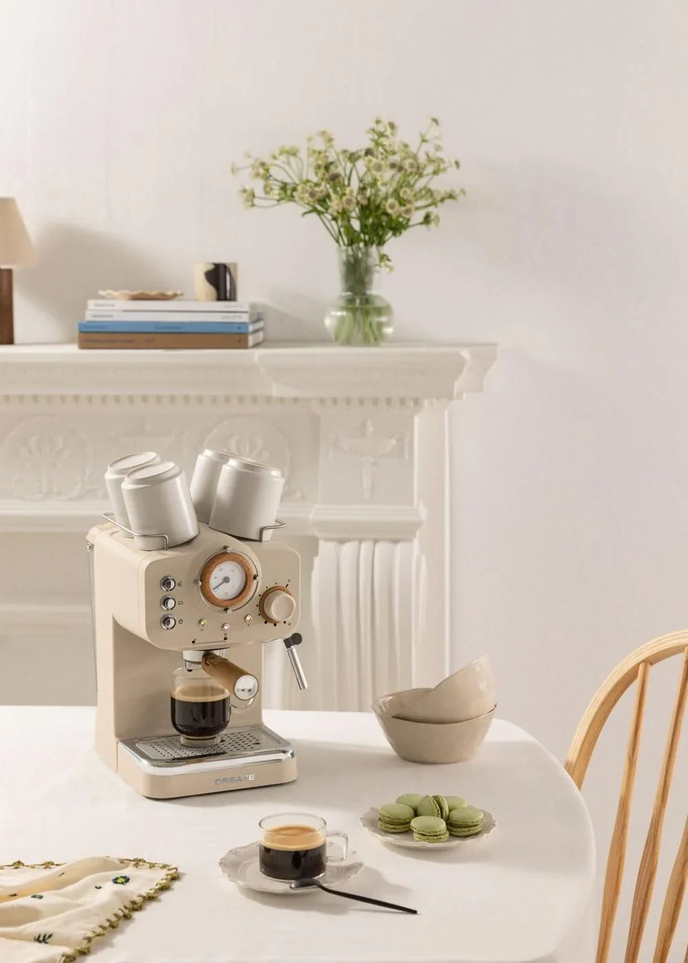 CREATE / THERA RETRO/Cafetera Express Semiautomática arena mate y madera / 20 bares, brazo doble salida, depósito 1,25L, café molido y monodosis ESE 55mm, con vaporizador, 1100W