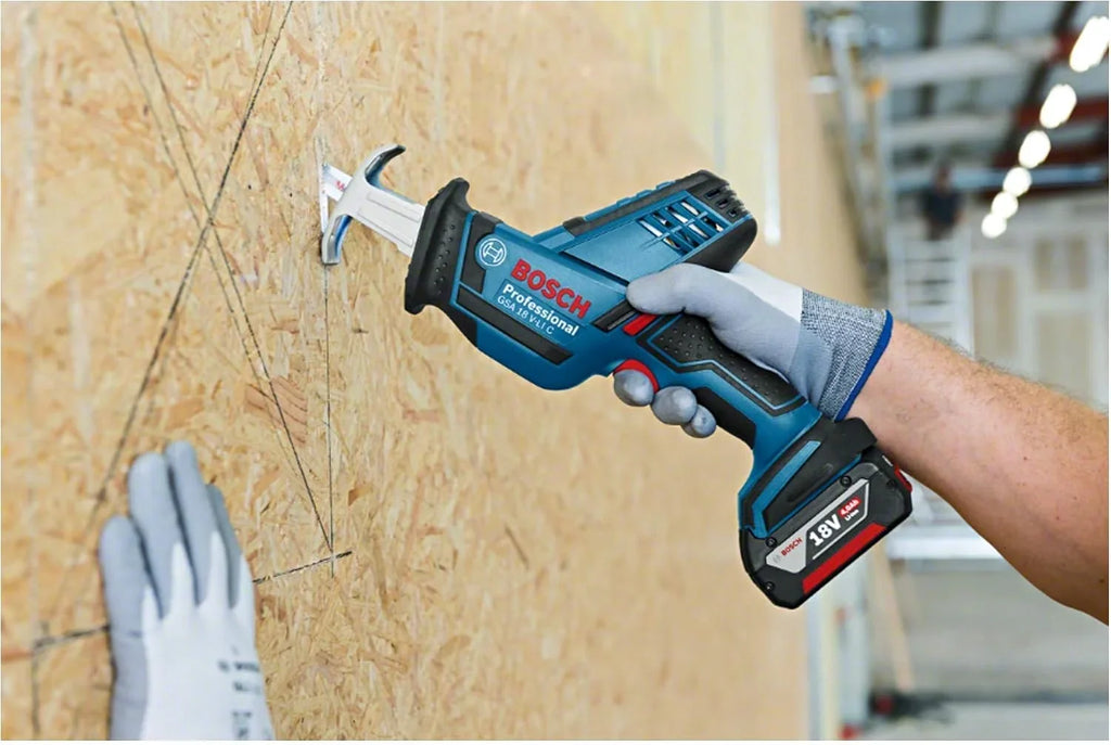 Bosch PRO Sierra sable de batería GSA 18V-LI C