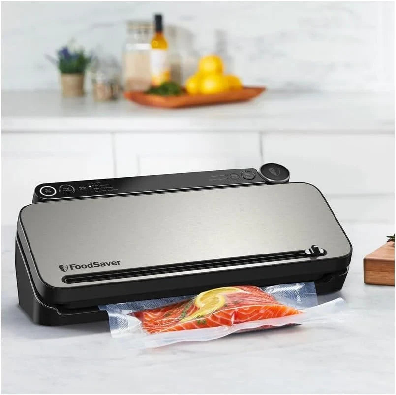 FoodSaver Envasadora al vacío Premium | Maquina de envasar al vacio con cánula con adaptador para recipientes integrada, 1 Rollo, 4 bolsas & 4 bolsas con cierre tipo zip [VS3190X]