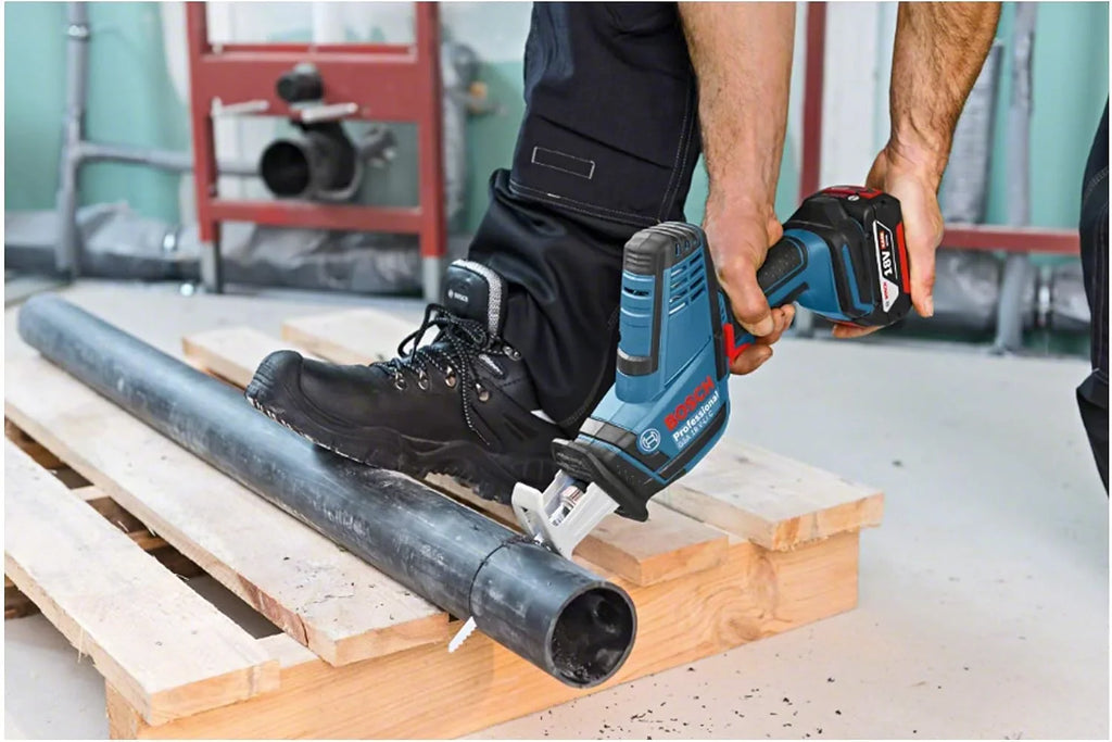 Bosch PRO Sierra sable de batería GSA 18V-LI C