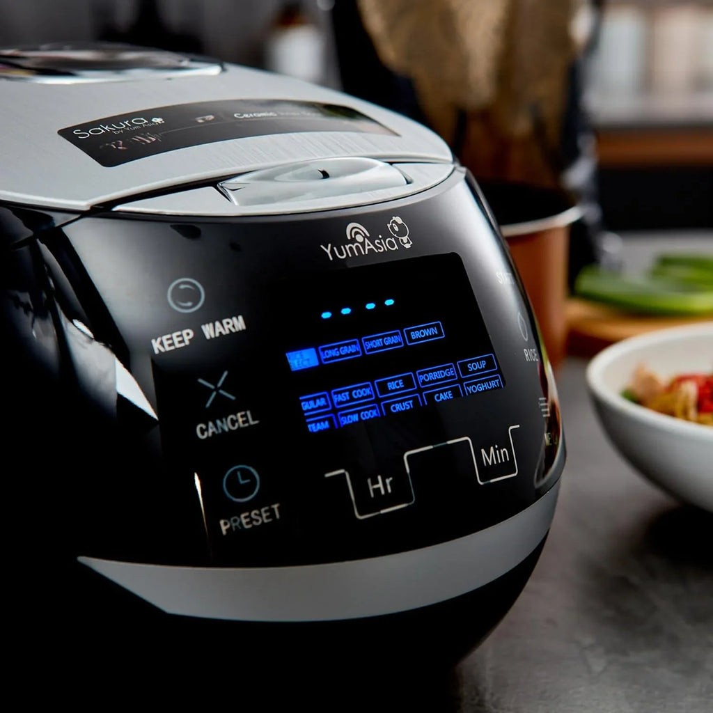Yum Asia Sakura Olla arrocera con cuenco de cerámica y lógica difusa avanzada (8 tazas, 1,5 litros) 6 funciones de cocción de arroz, 6 funciones de multicocina, pantalla LED Motouch, 220-240V EU